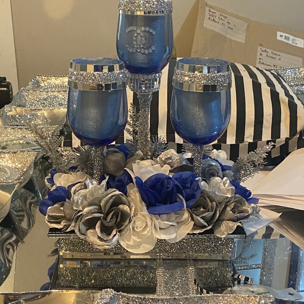 Centerpiece - Picture 3 of 8